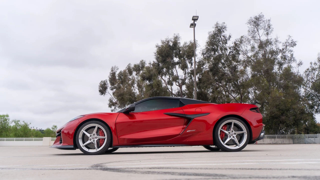 2024 Chevrolet Corvette C8 E-Ray - Image 17 of 31