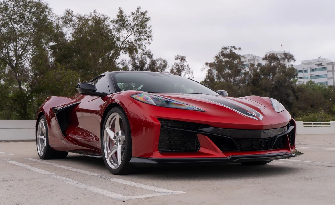 2024 Chevrolet Corvette C8 E-Ray - Image 6 of 31