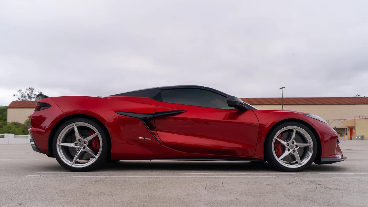 2024 Chevrolet Corvette C8 E-Ray - Image 9 of 31