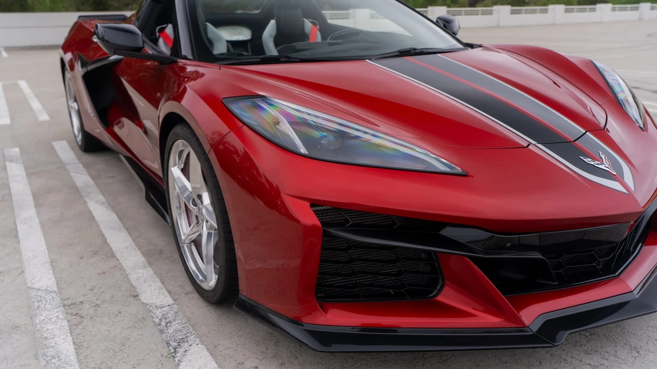 2024 Chevrolet Corvette C8 E-Ray - Image 21 of 31