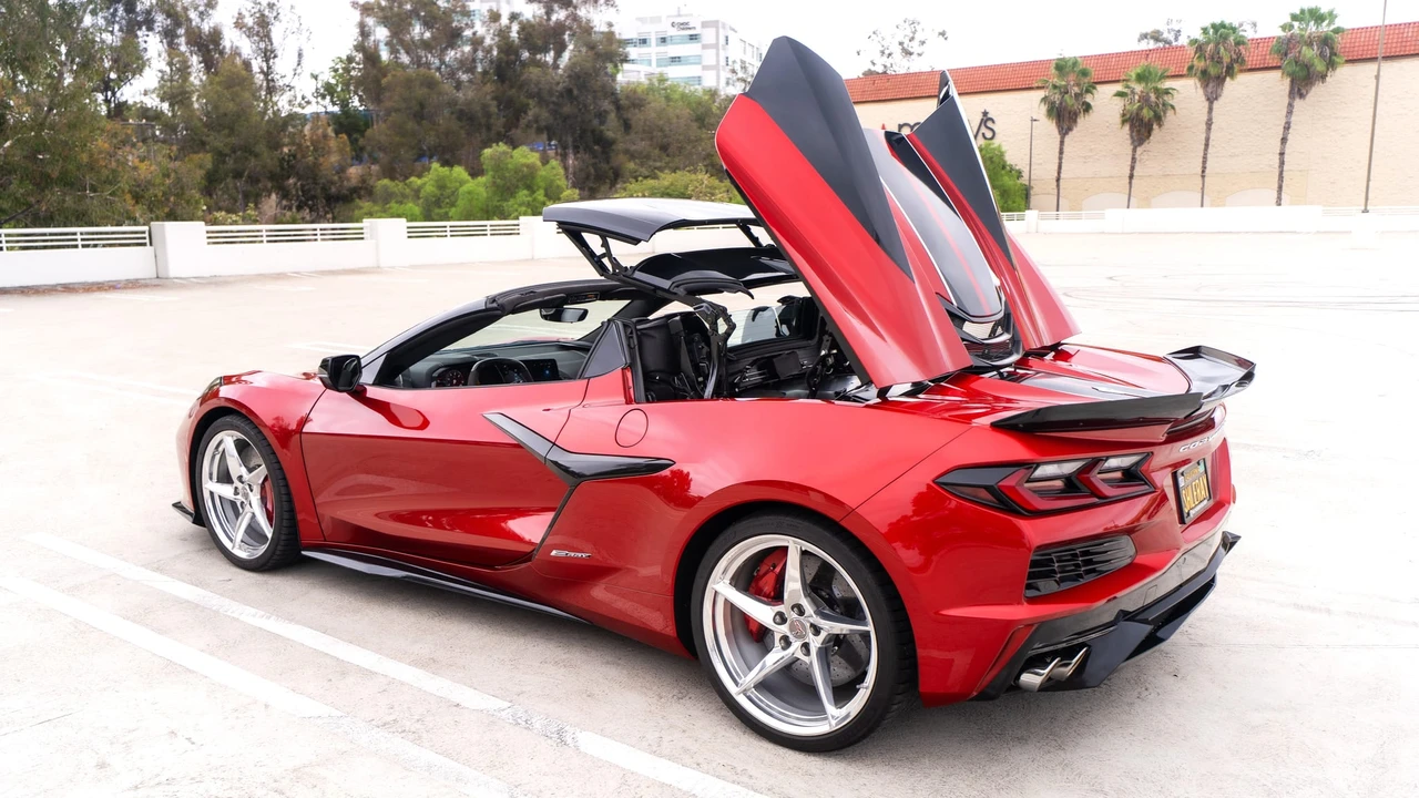 2024 Chevrolet Corvette C8 E-Ray - Image 20 of 31