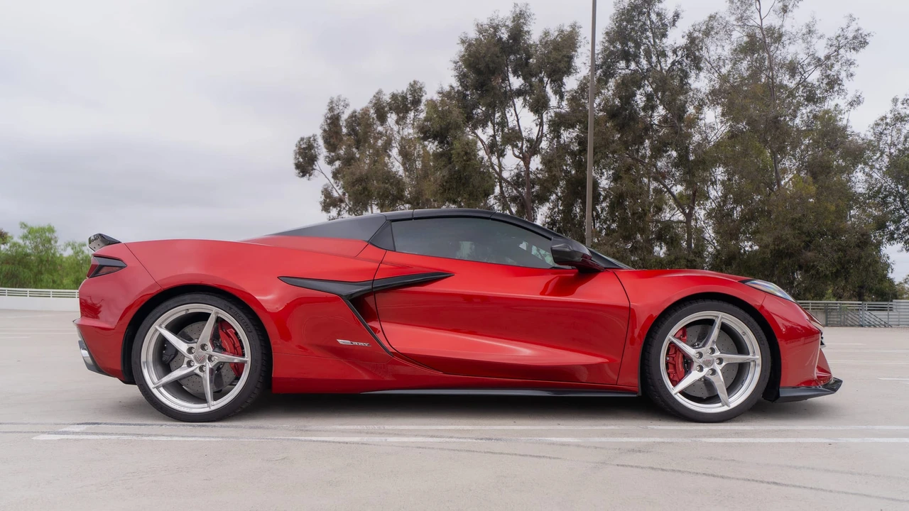 2024 Chevrolet Corvette C8 E-Ray - Image 8 of 31