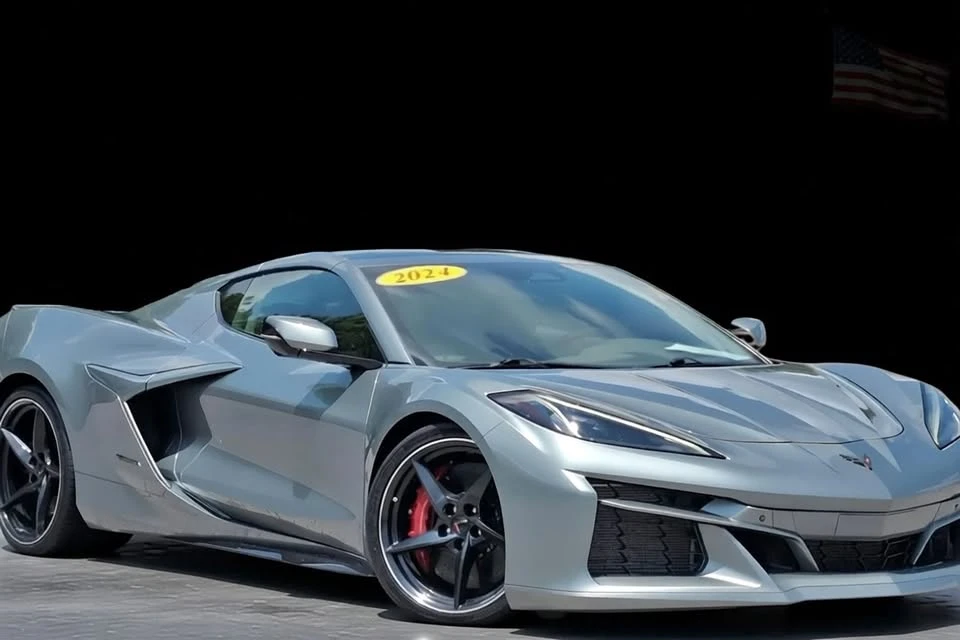 2024 Chevrolet Corvette C8 E-Ray - Image 1 of 20