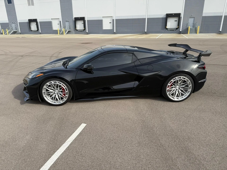 2024 Chevrolet Corvette C8 Z06 - Image 17 of 31