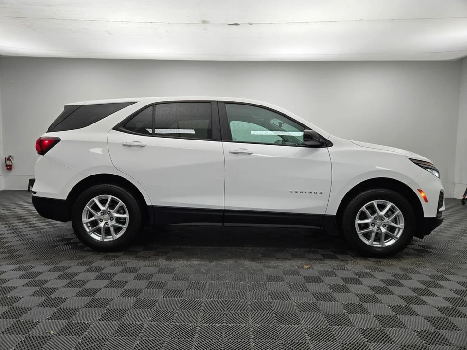 2024 Chevrolet Equinox - Image 8 of 12