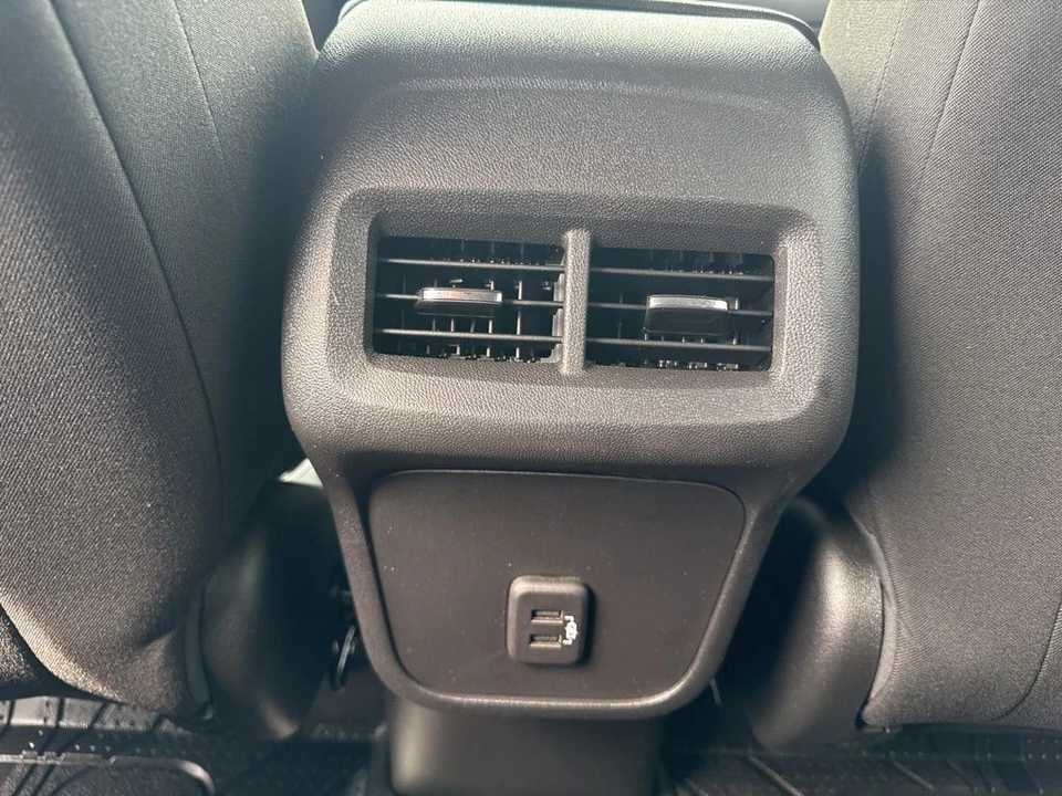 2024 Chevrolet Equinox - Image 13 of 31