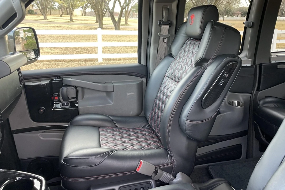 2024 Chevrolet Express - Image 4 of 9