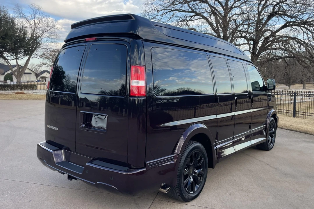 2024 Chevrolet Express - Image 2 of 9