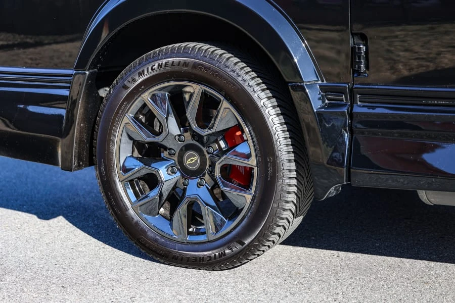 2024 Chevrolet Express - Image 15 of 31