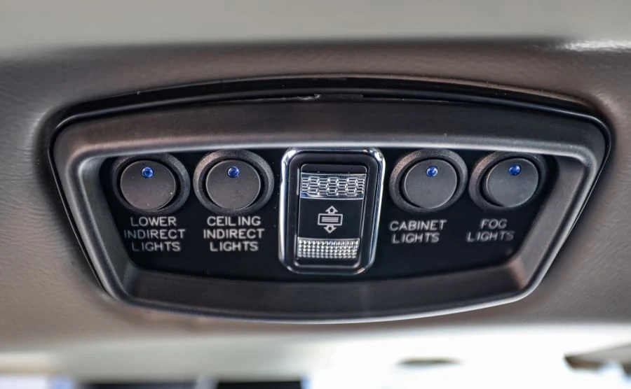 2024 Chevrolet Express - Image 27 of 31