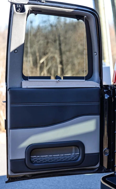 2024 Chevrolet Express - Image 29 of 31