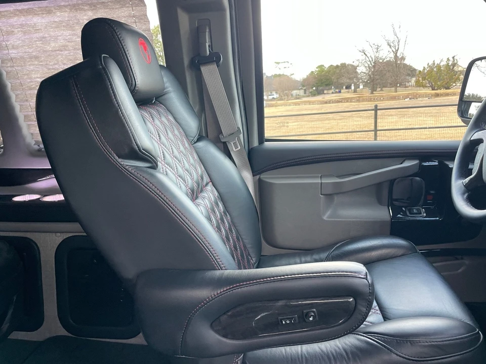 2024 Chevrolet Express - Image 14 of 21