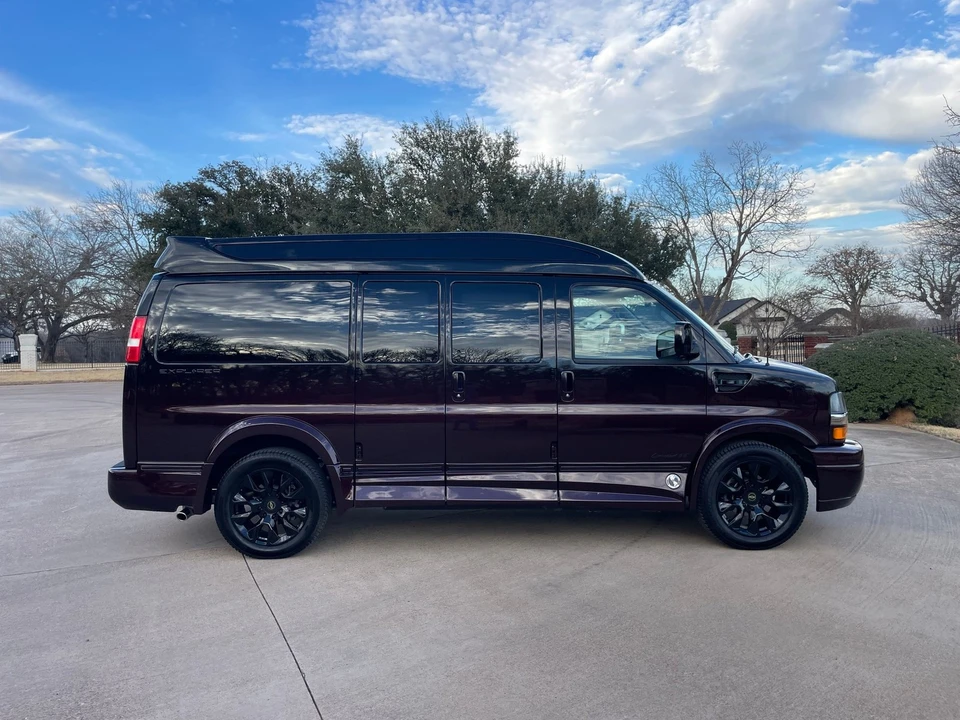 2024 Chevrolet Express - Image 8 of 21