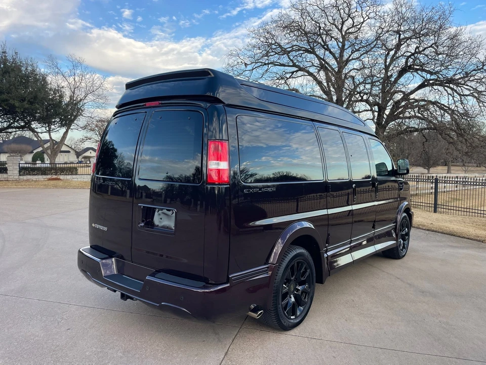 2024 Chevrolet Express - Image 5 of 21