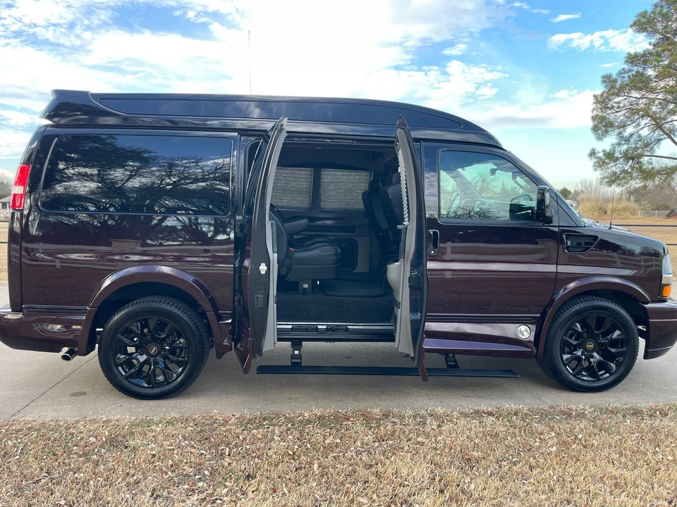 2024 Chevrolet Express - Image 19 of 21