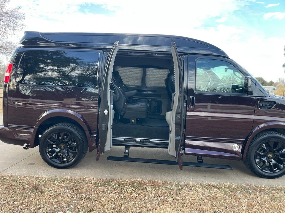 2024 Chevrolet Express - Image 18 of 21
