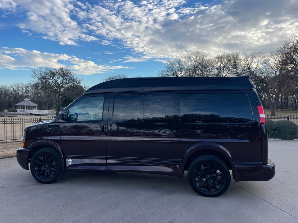 2024 Chevrolet Express - Image 4 of 21