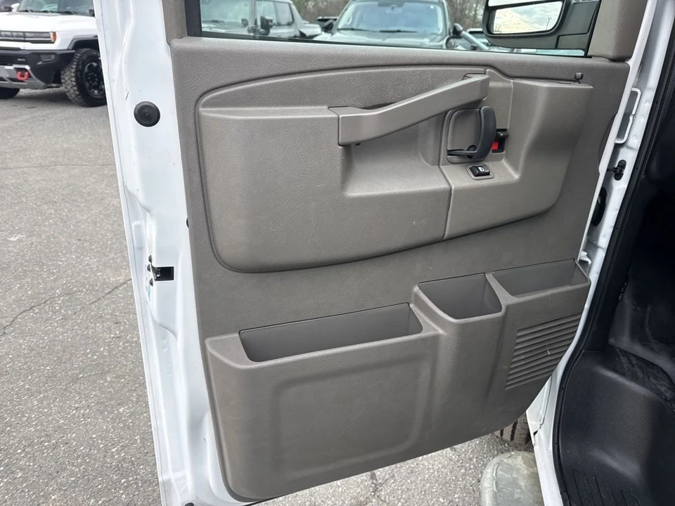 2024 Chevrolet Express - Image 18 of 21