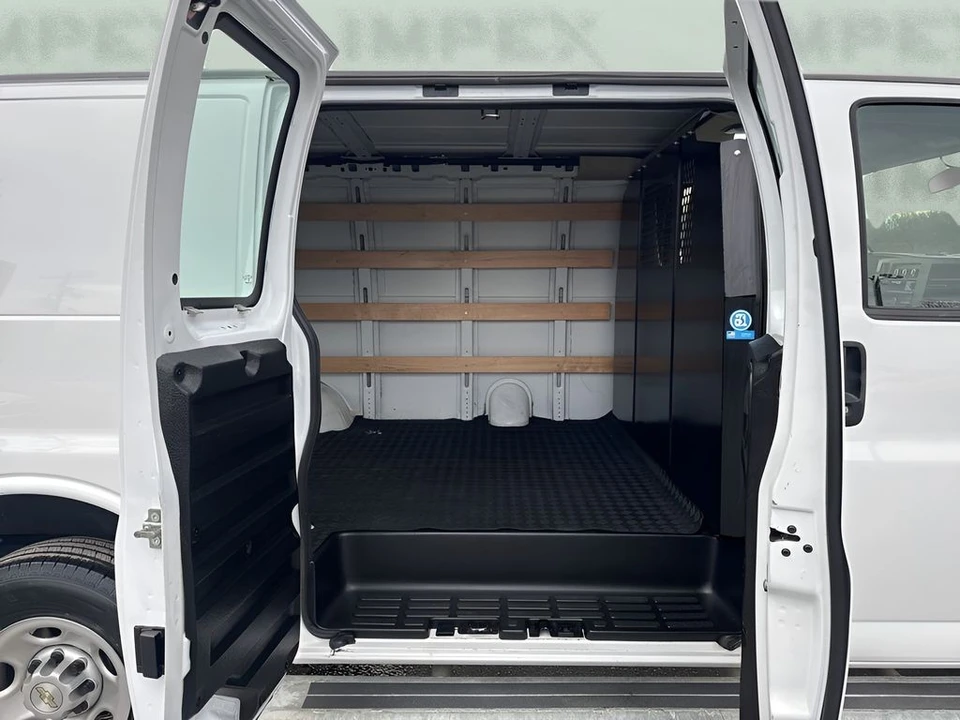2024 Chevrolet Express - Image 20 of 21