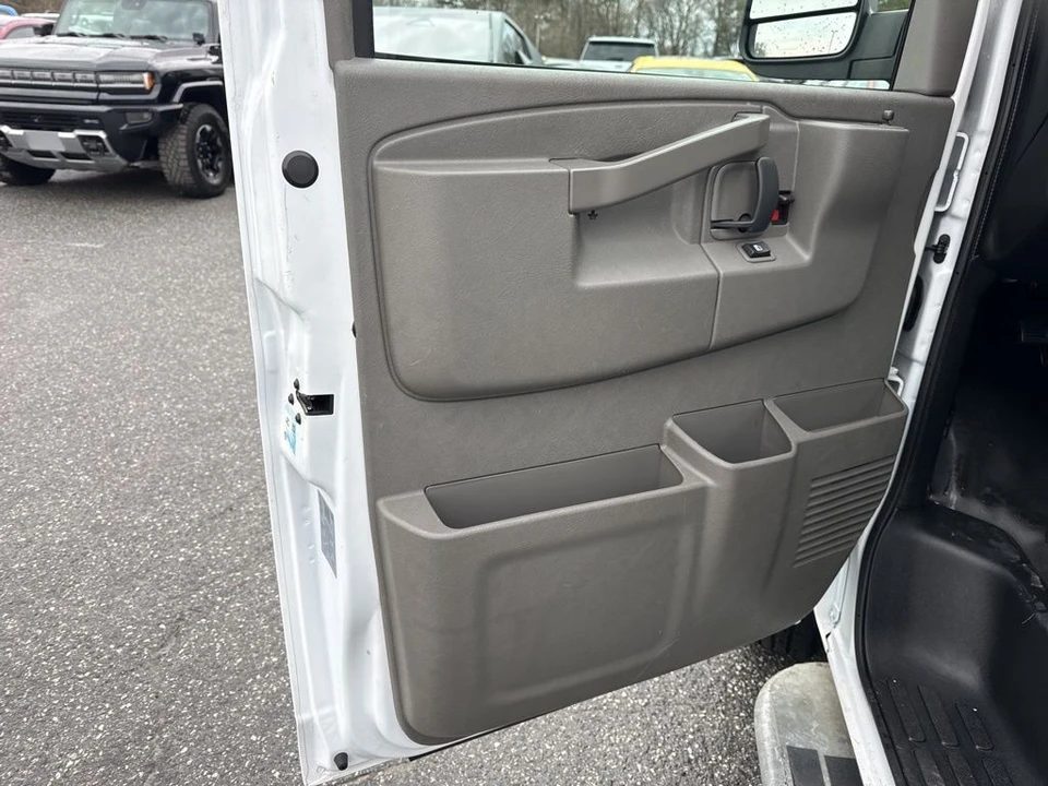 2024 Chevrolet Express - Image 18 of 21