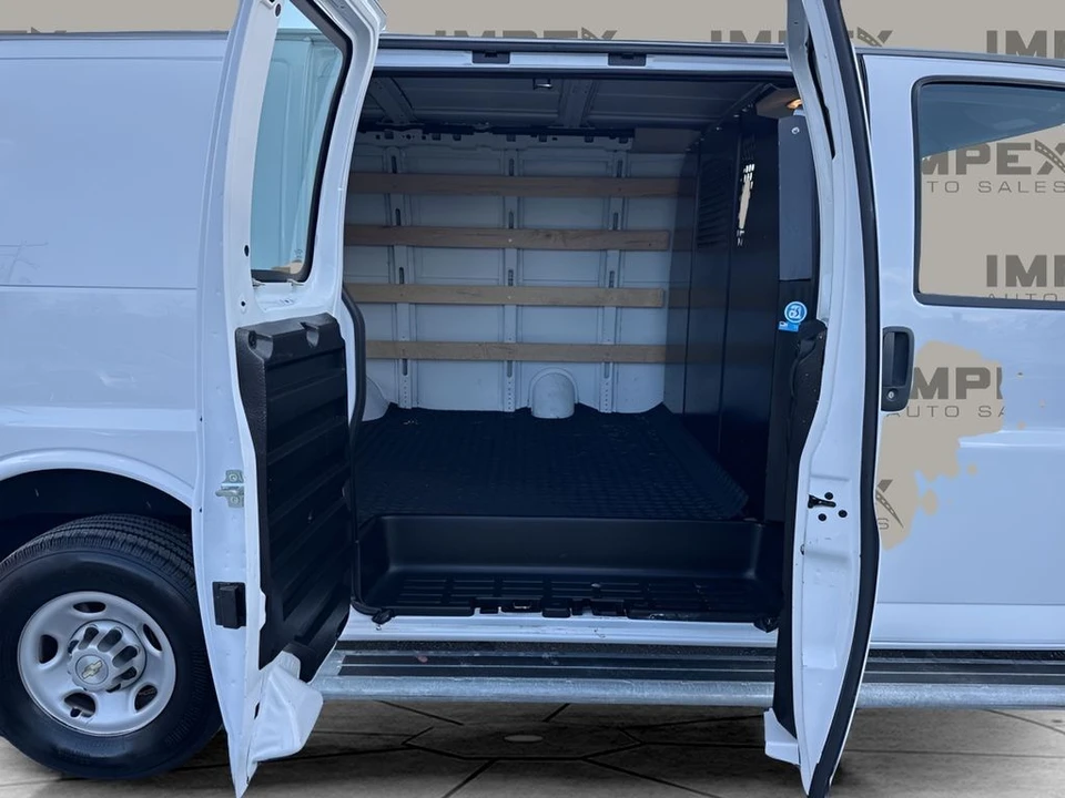 2024 Chevrolet Express - Image 20 of 21