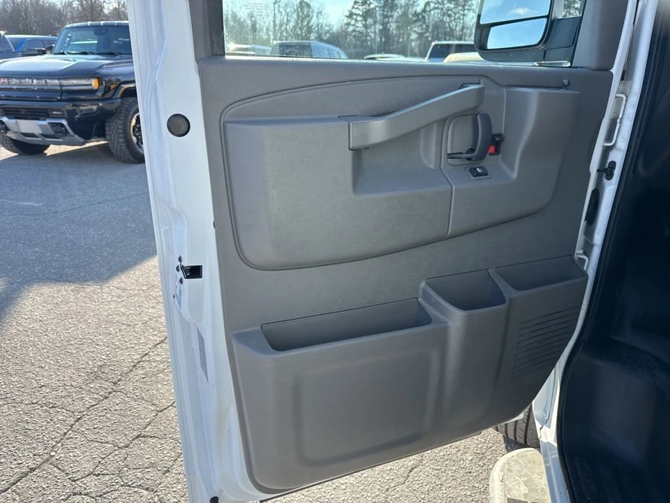 2024 Chevrolet Express - Image 18 of 21
