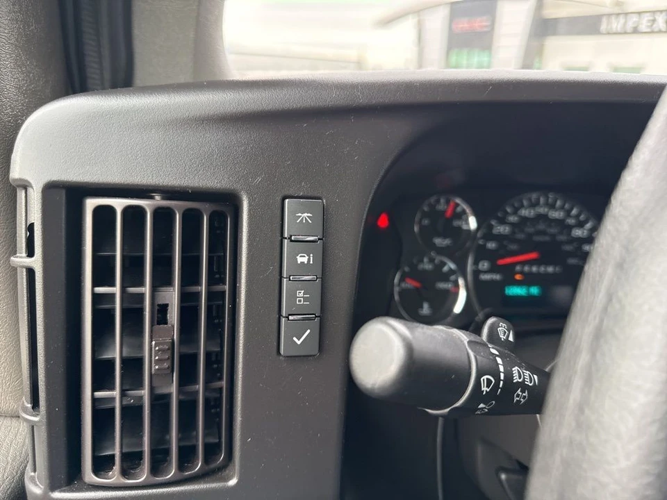 2024 Chevrolet Express - Image 17 of 21