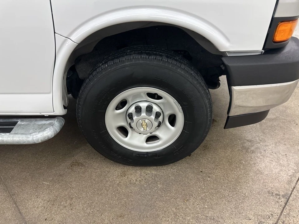 2024 Chevrolet Express - Image 15 of 21