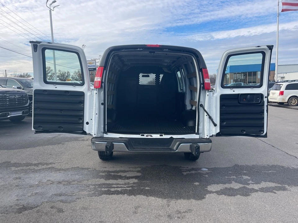 2024 Chevrolet Express - Image 20 of 21