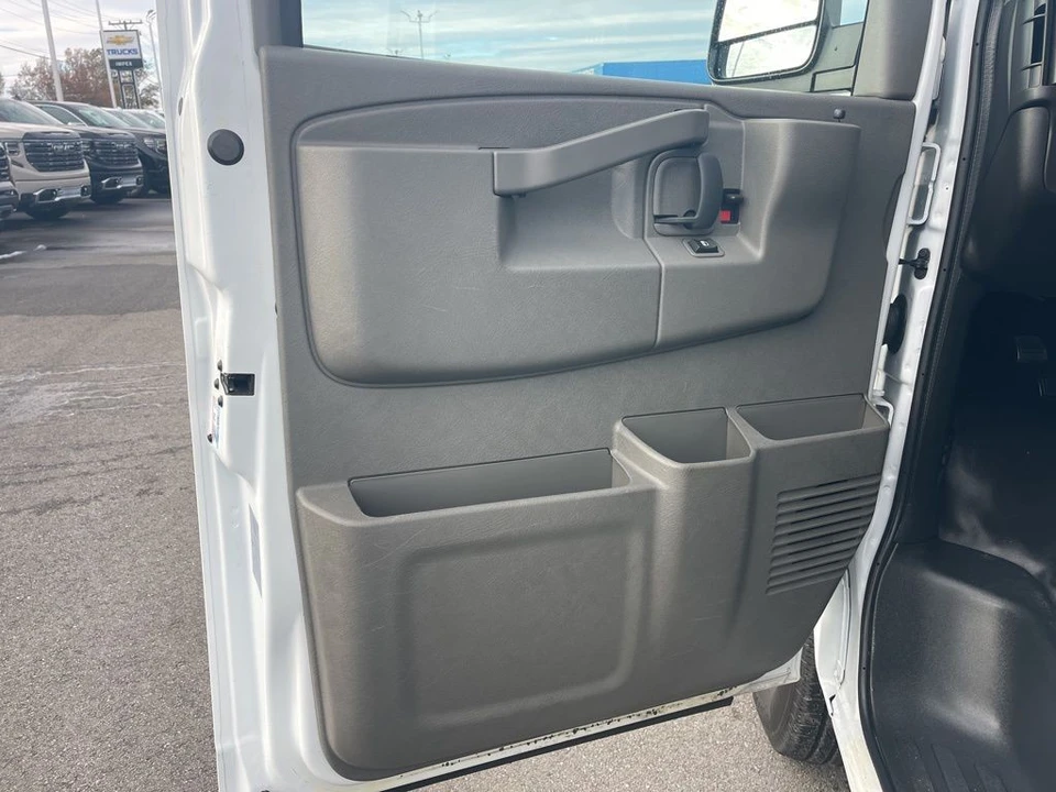 2024 Chevrolet Express - Image 9 of 21