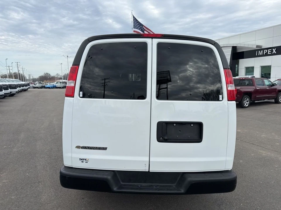 2024 Chevrolet Express - Image 4 of 21
