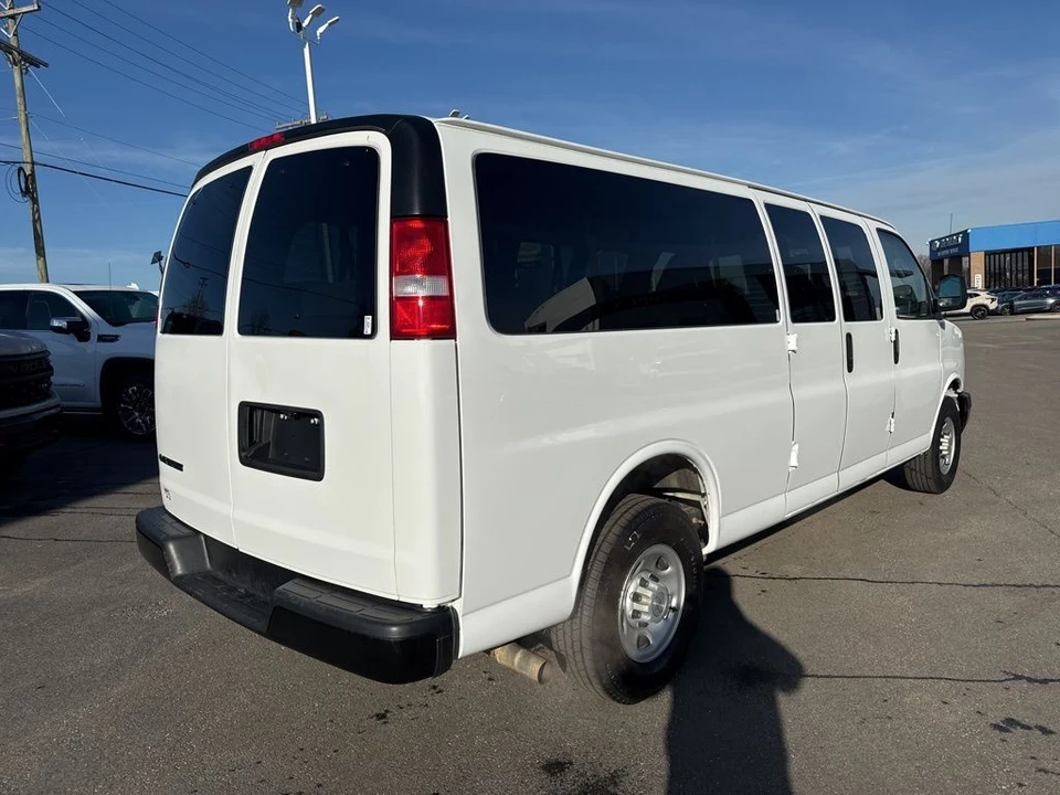 2024 Chevrolet Express - Image 4 of 21