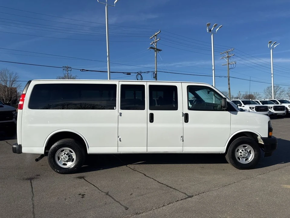 2024 Chevrolet Express - Image 5 of 21