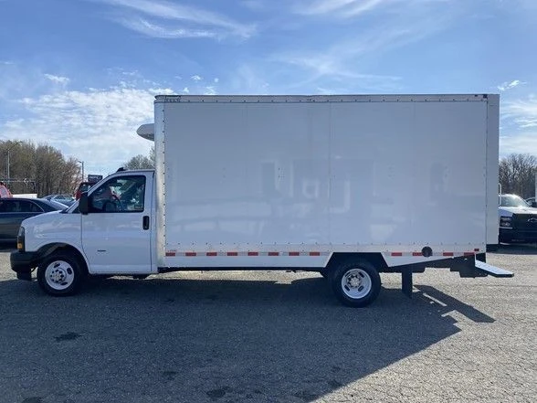 2024 Chevrolet Express - Image 5 of 31
