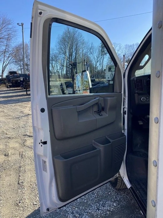 2024 Chevrolet Express - Image 9 of 21