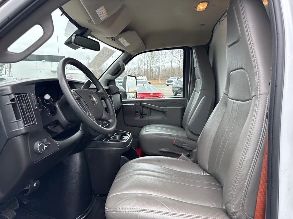 2024 Chevrolet Express - Image 9 of 21