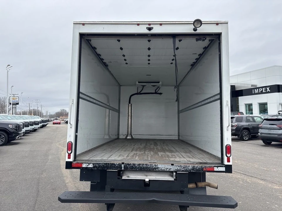 2024 Chevrolet Express - Image 21 of 21