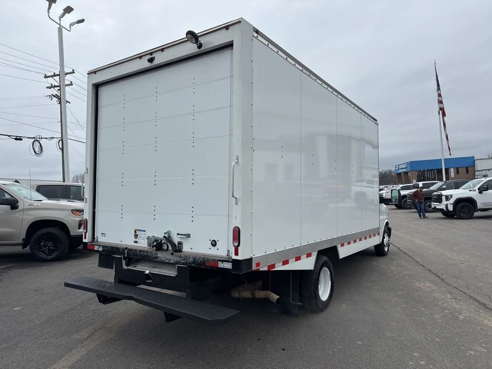 2024 Chevrolet Express - Image 5 of 21