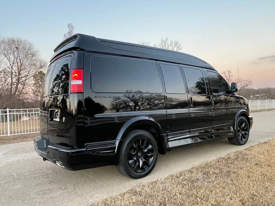 2024 Chevrolet Express - Image 17 of 21