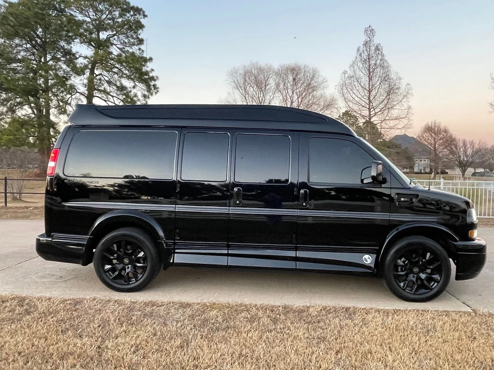 2024 Chevrolet Express - Image 18 of 21
