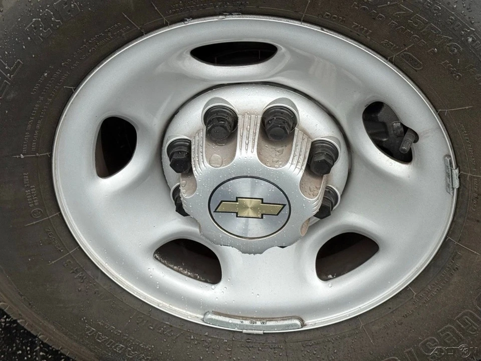 2024 Chevrolet Express - Image 10 of 12
