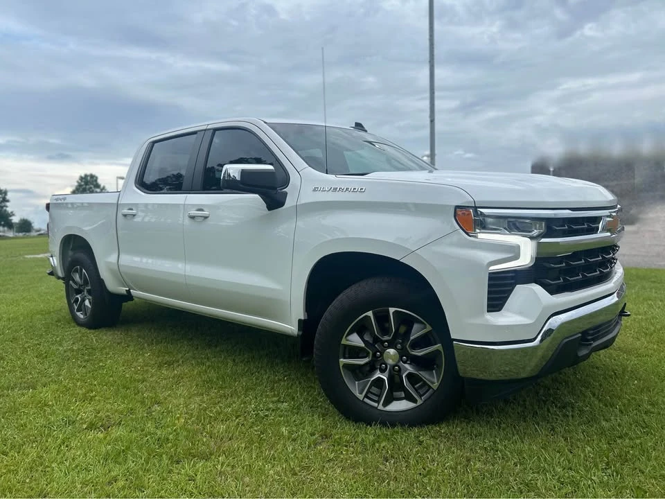 2024 Chevrolet Silverado 4th Gen - Image 2 of 18