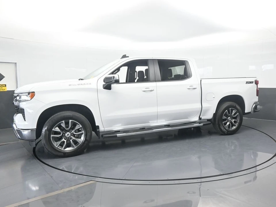2024 Chevrolet Silverado 4th Gen - Image 2 of 12