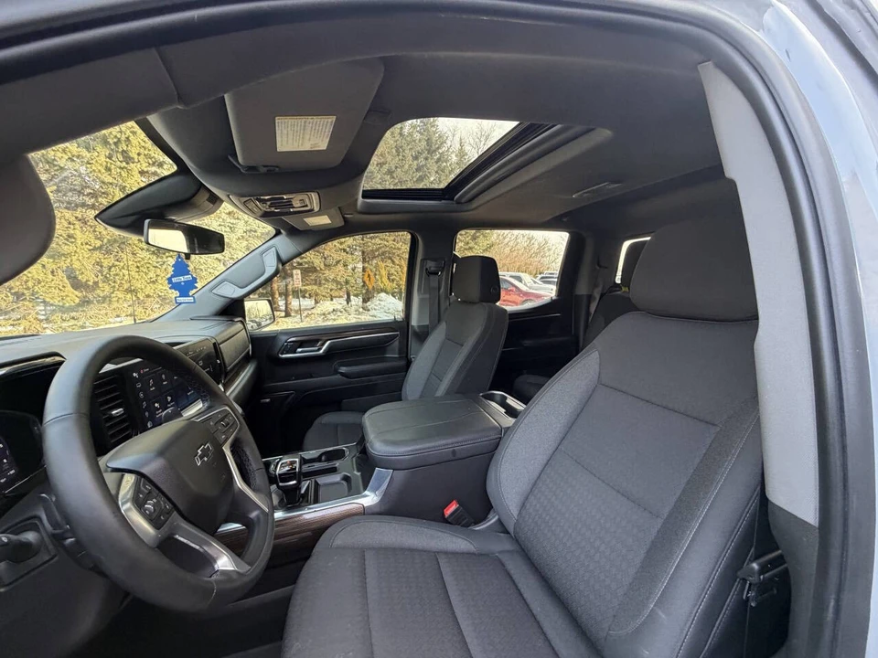 2024 Chevrolet Silverado 4th Gen - Image 15 of 21