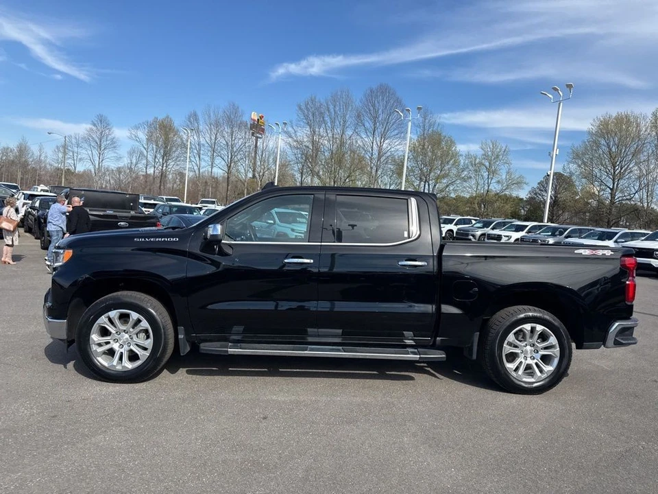 2024 Chevrolet Silverado 4th Gen - Image 2 of 21