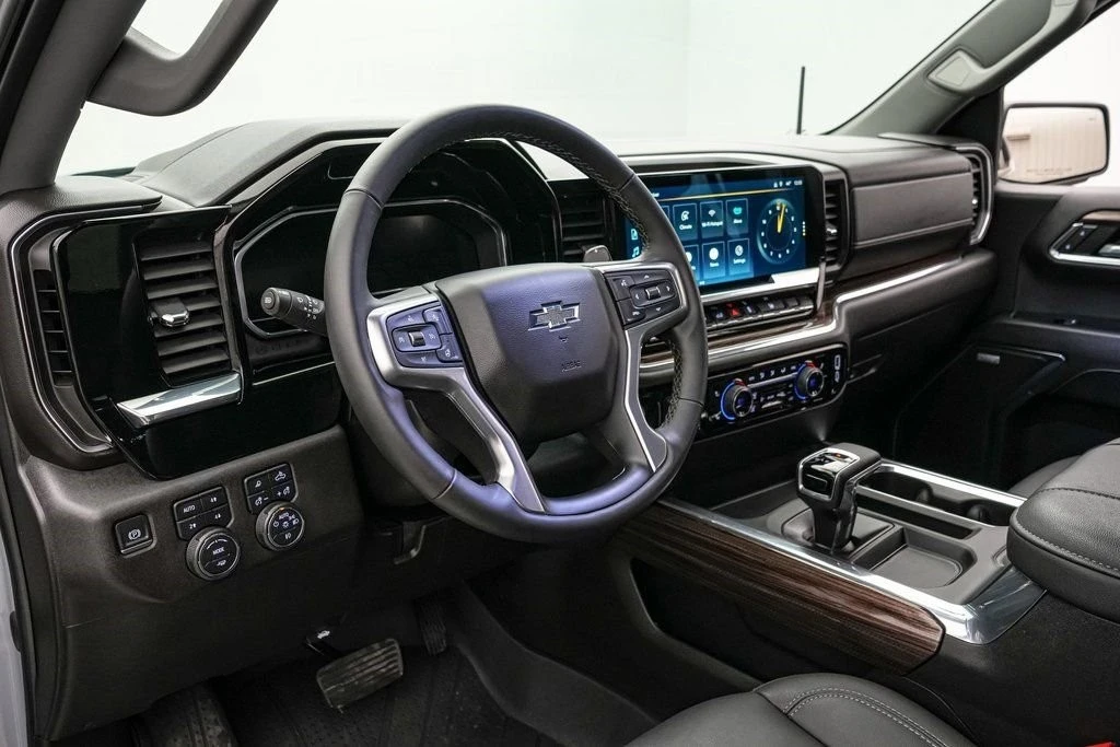 2024 Chevrolet Silverado 4th Gen - Image 15 of 21