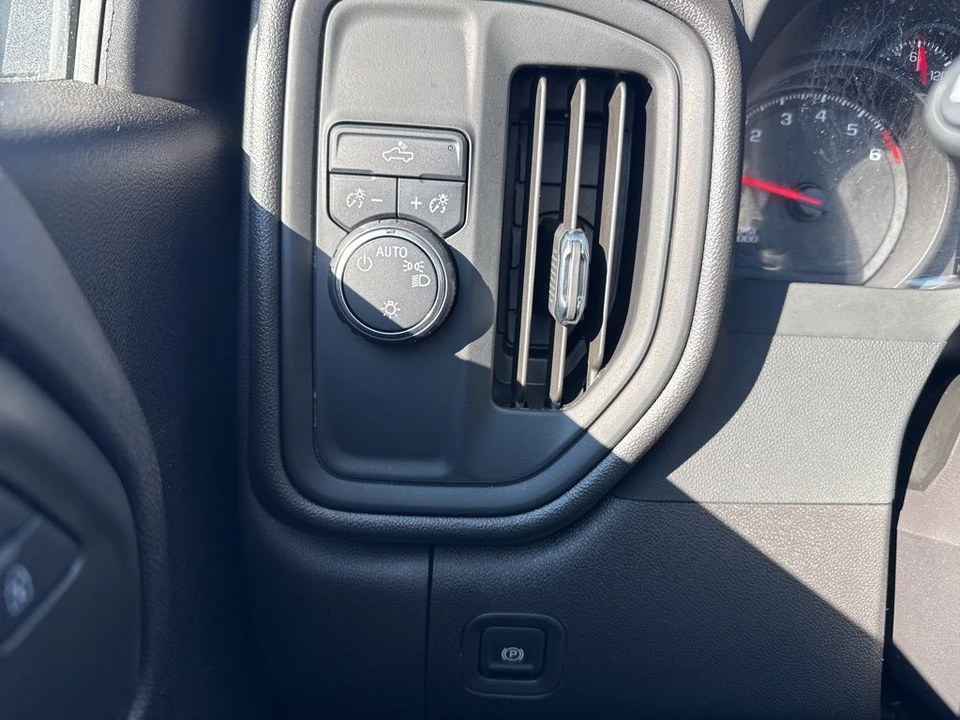 2024 Chevrolet Silverado 4th Gen - Image 18 of 21