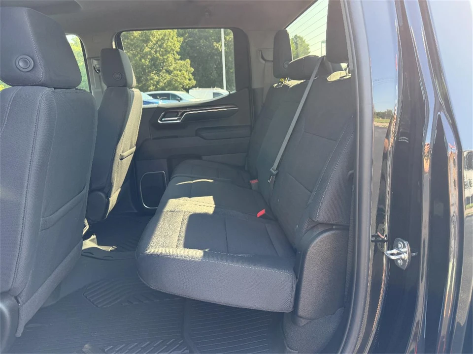 2024 Chevrolet Silverado 4th Gen - Image 18 of 31