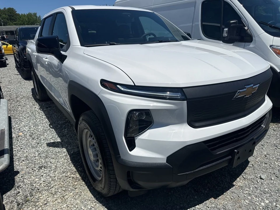 2024 Chevrolet Silverado - Image 2 of 5
