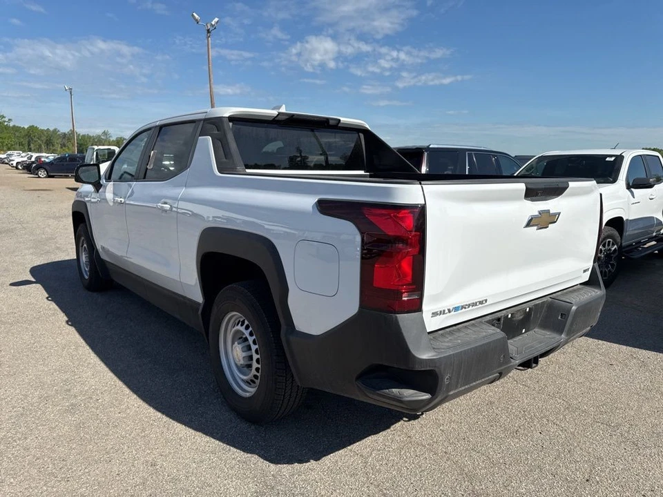 2024 Chevrolet Silverado - Image 2 of 7